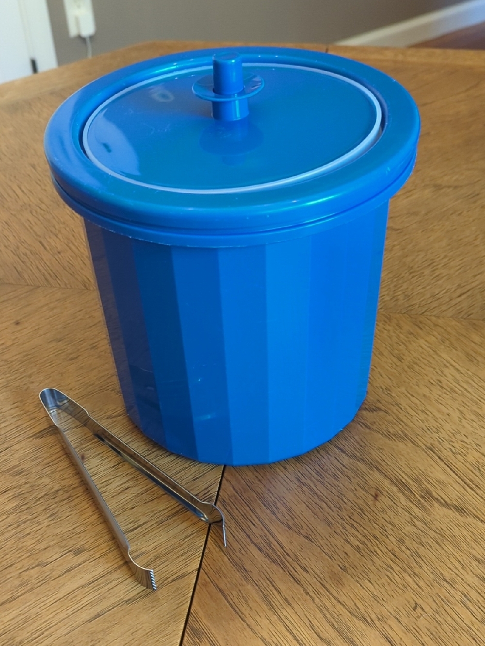 Tupperware Insulated Blue Ice Bucket With Ice Cube Tongs Vintage